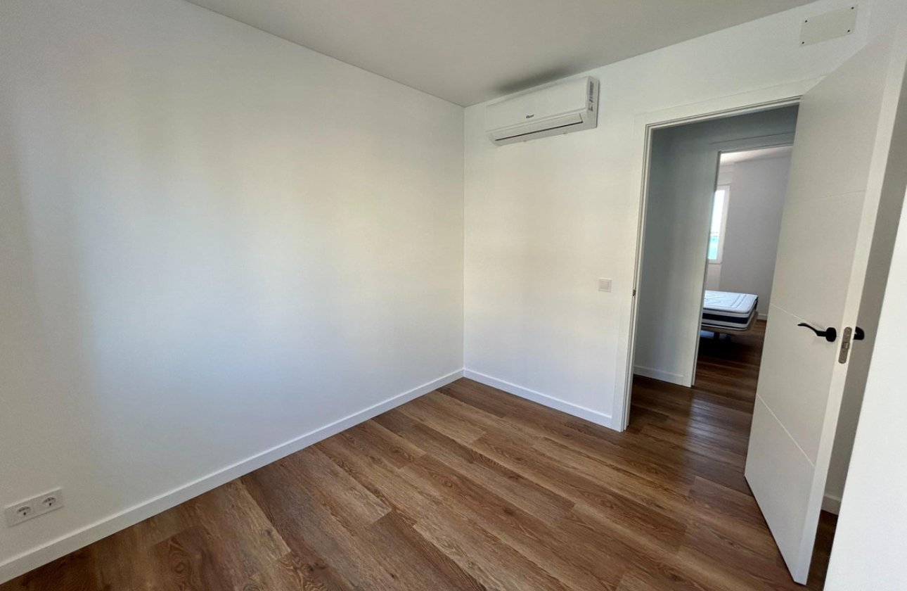 Resale - Apartment / flat -
Torrevieja - Torrevieja Centro