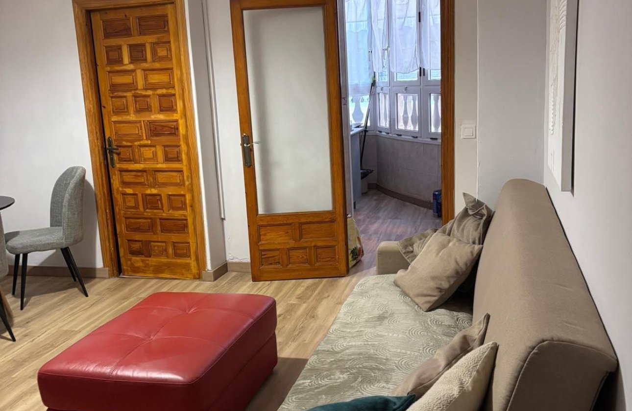 Resale - Apartment / flat -
Torrevieja - Torrevieja Centro