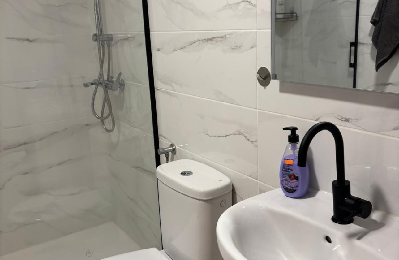 Resale - Apartment / flat -
Torrevieja - Torrevieja Centro