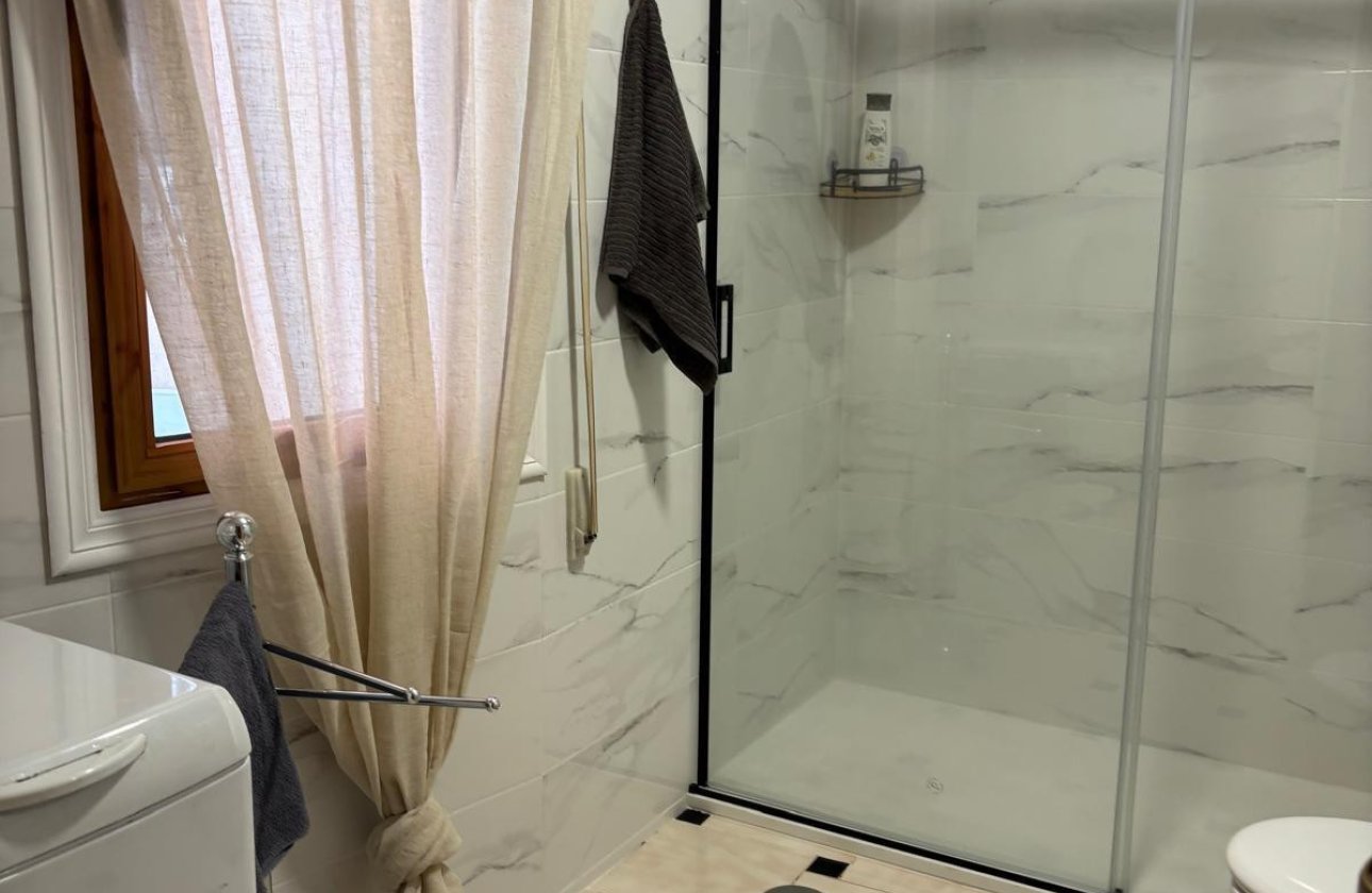 Resale - Apartment / flat -
Torrevieja - Torrevieja Centro