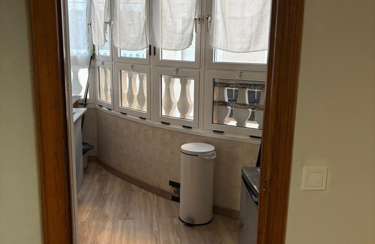 Resale - Apartment / flat -
Torrevieja - Torrevieja Centro