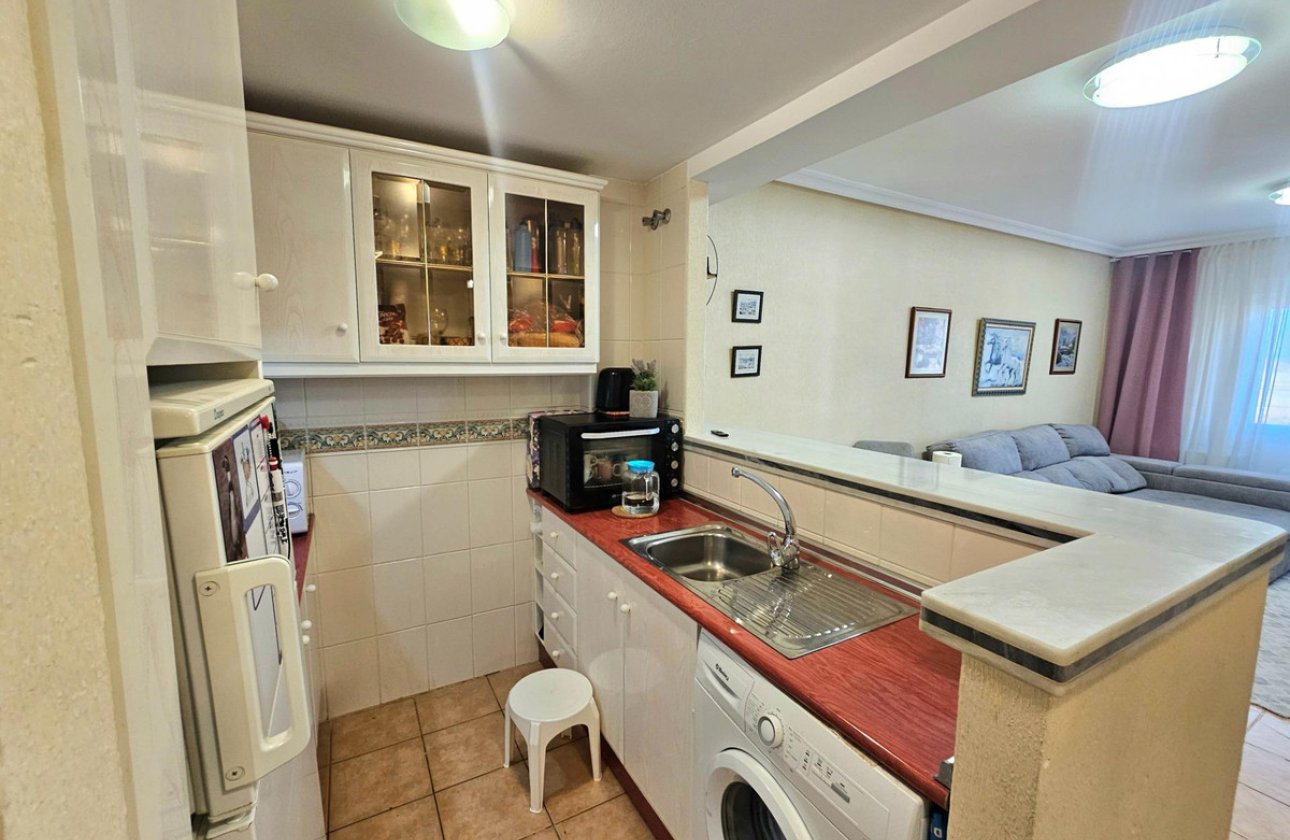 Resale - Apartment / flat -
Torrevieja - Torrevieja Centro