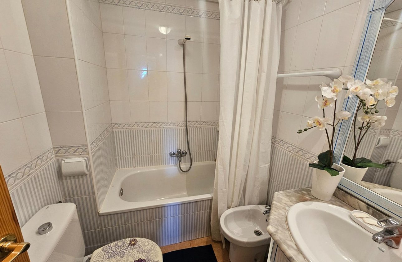 Resale - Apartment / flat -
Torrevieja - Torrevieja Centro