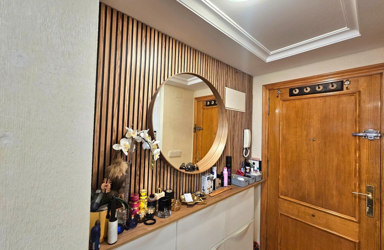 Resale - Apartment / flat -
Torrevieja - Torrevieja Centro