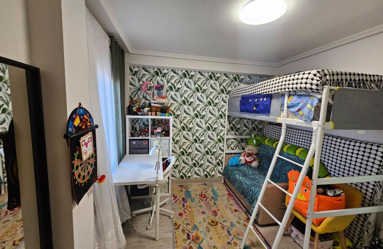 Resale - Apartment / flat -
Torrevieja - Torrevieja Centro