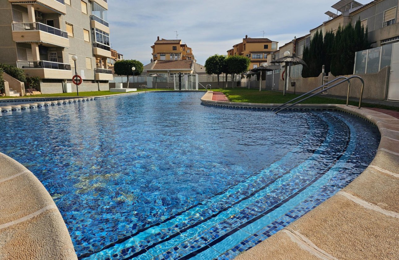 Resale - Apartment / flat -
Torrevieja - Torrevieja Centro