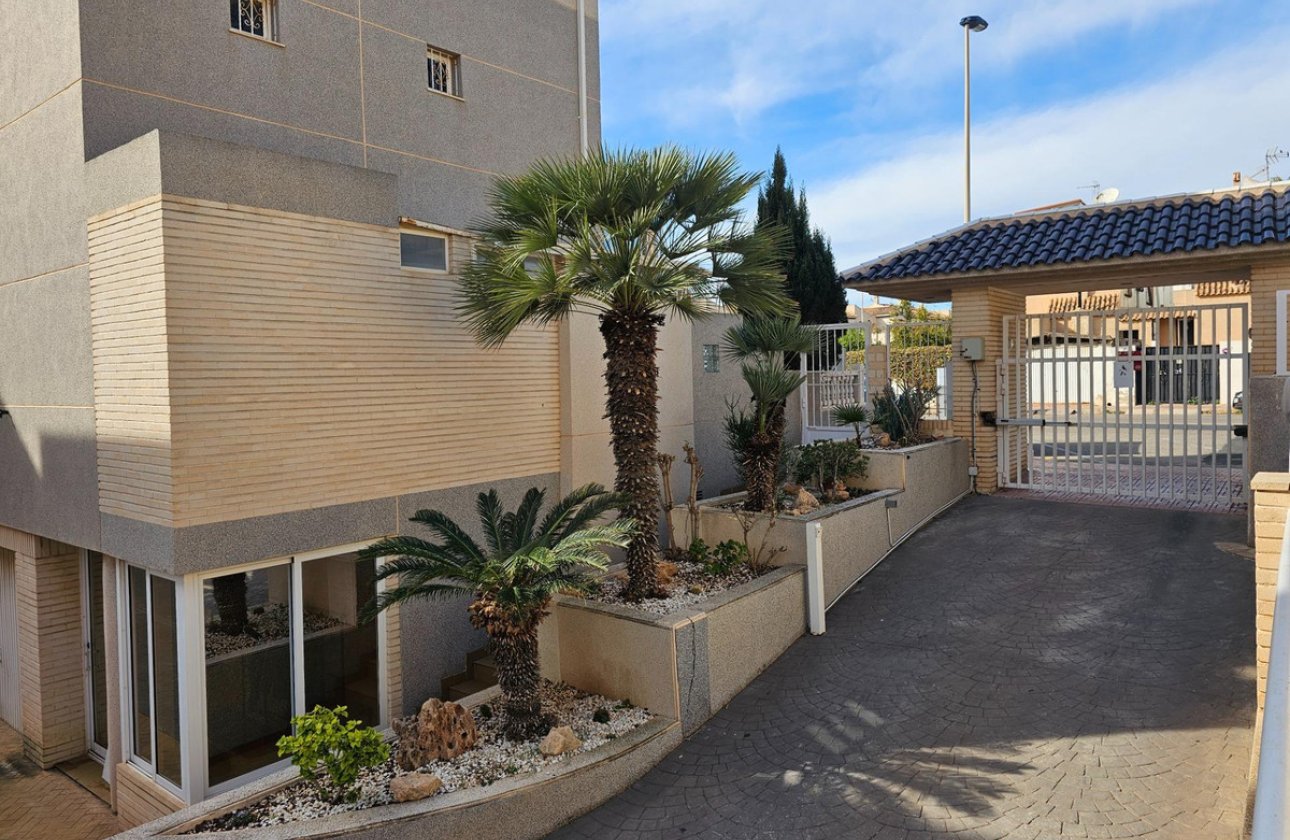 Resale - Apartment / flat -
Torrevieja - Torrevieja Centro
