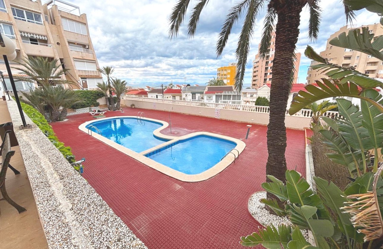 Resale - Apartment / flat -
Torrevieja - Torrevieja Centro