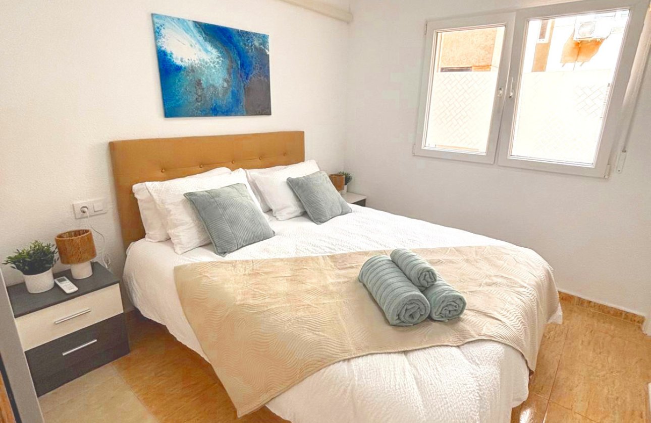 Resale - Apartment / flat -
Torrevieja - Torrevieja Centro