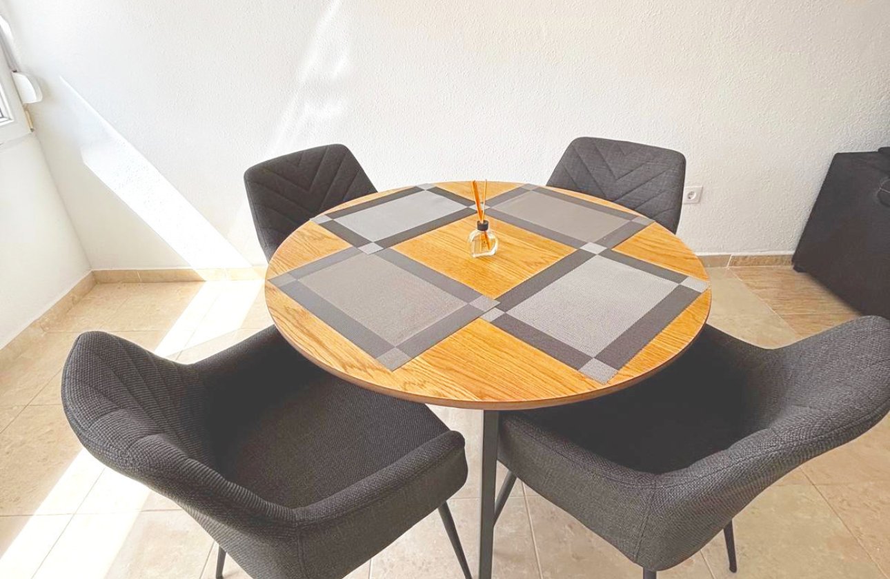 Resale - Apartment / flat -
Torrevieja - Torrevieja Centro