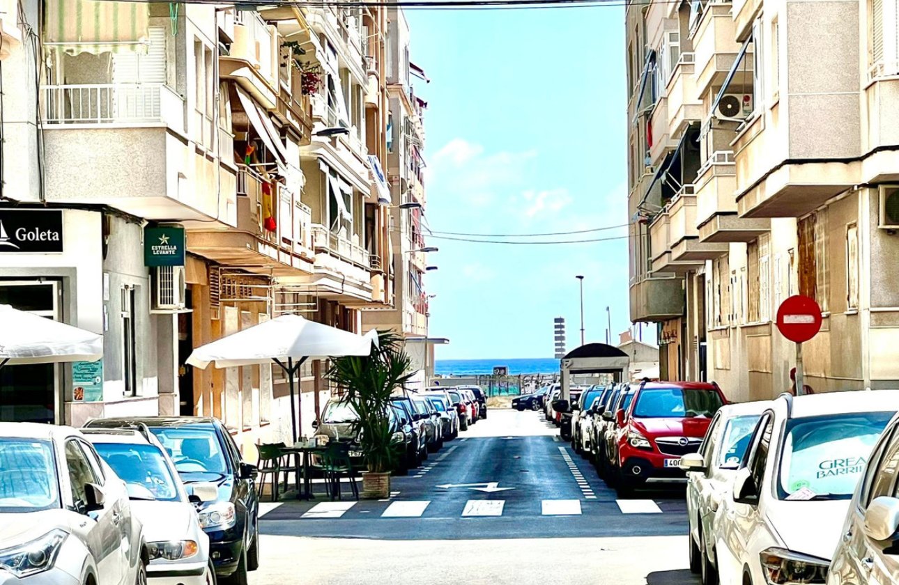 Resale - Apartment / flat -
Torrevieja - Torrevieja Centro