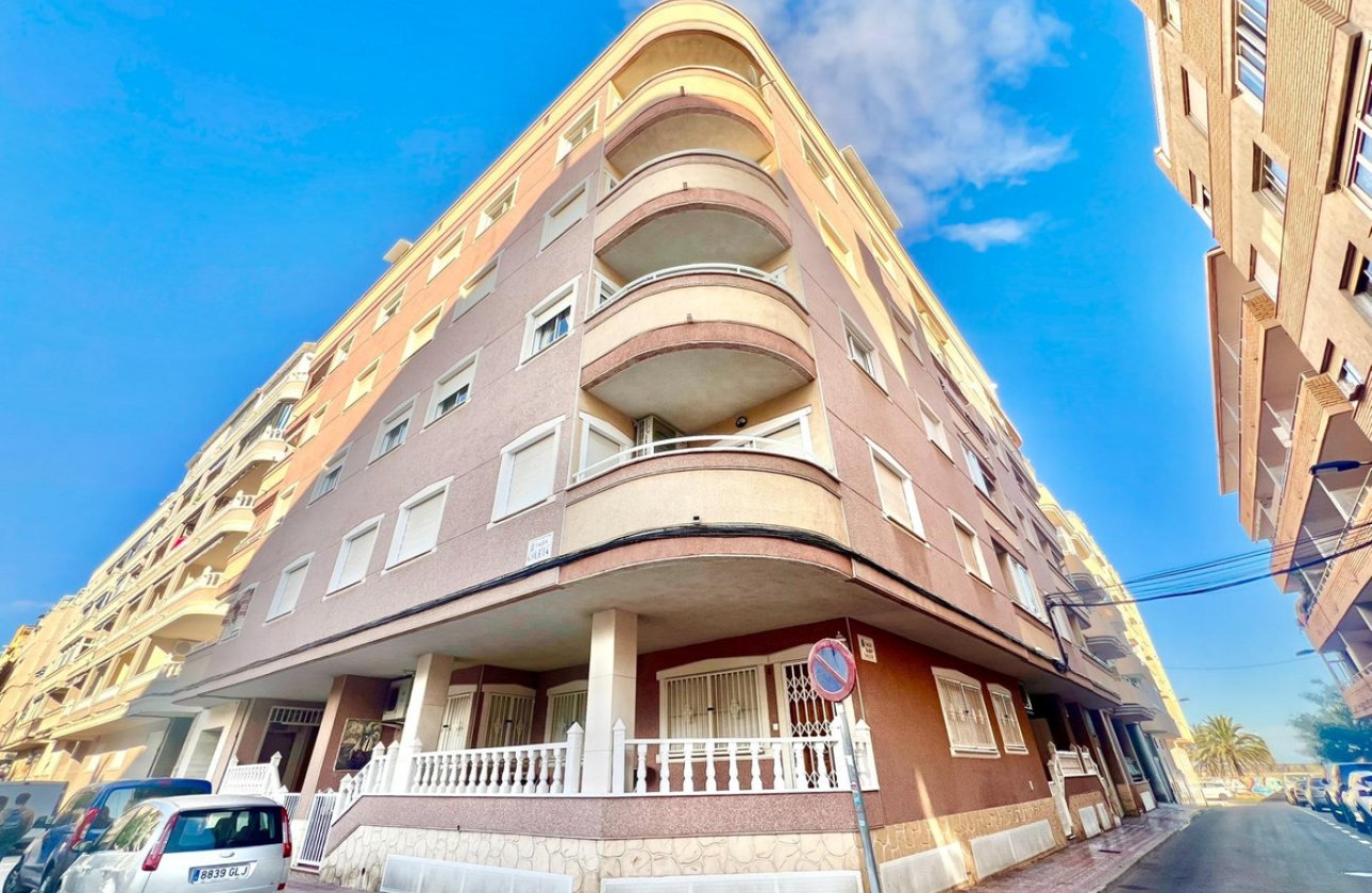 Resale - Apartment / flat -
Torrevieja - Torrevieja Centro