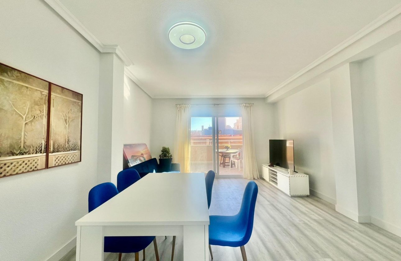 Resale - Apartment / flat -
Torrevieja - Torrevieja Centro