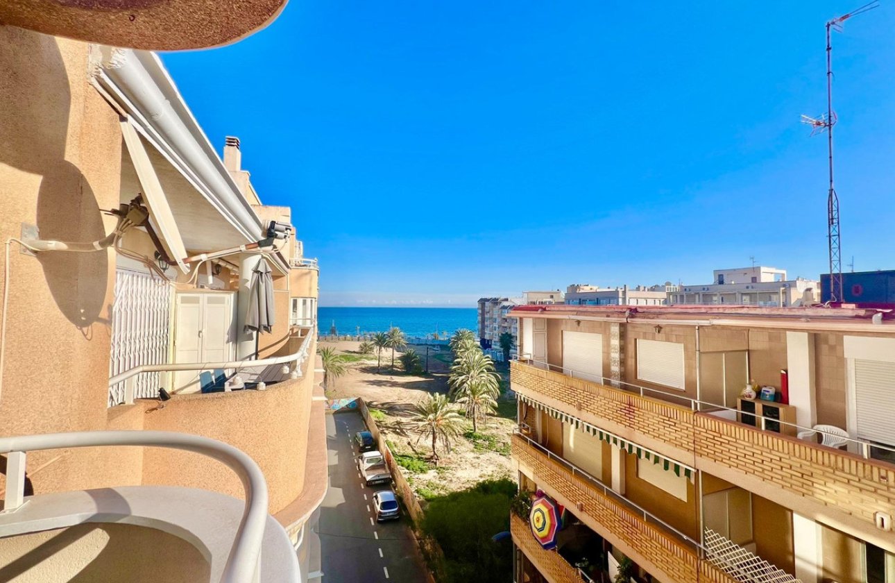 Resale - Apartment / flat -
Torrevieja - Torrevieja Centro