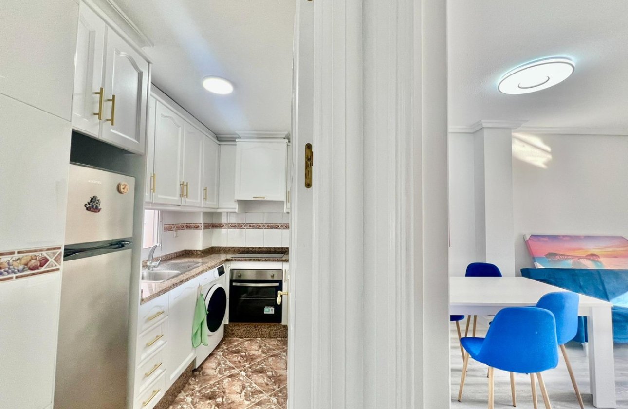 Resale - Apartment / flat -
Torrevieja - Torrevieja Centro