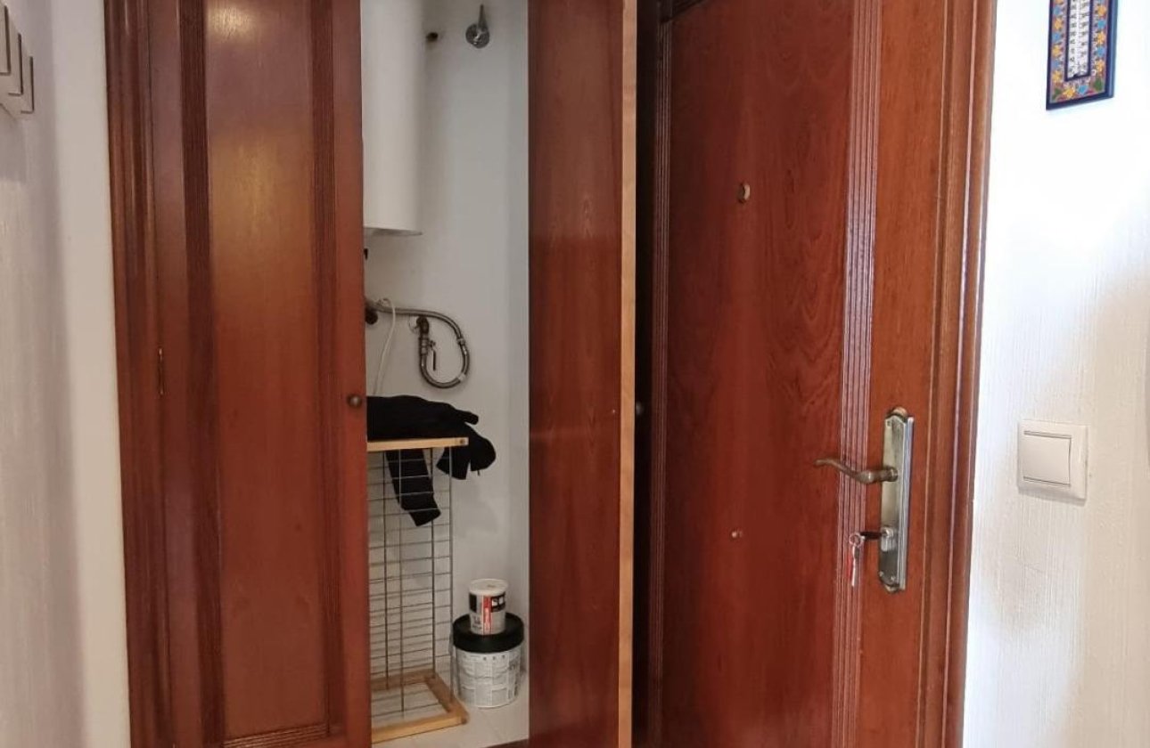 Resale - Apartment / flat -
Torrevieja - Torrevieja Centro