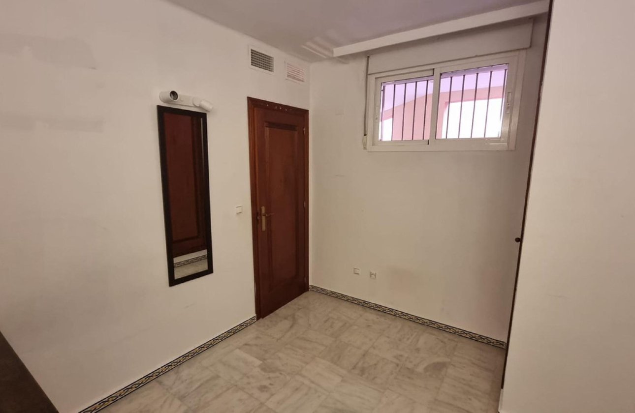 Resale - Apartment / flat -
Torrevieja - Torrevieja Centro