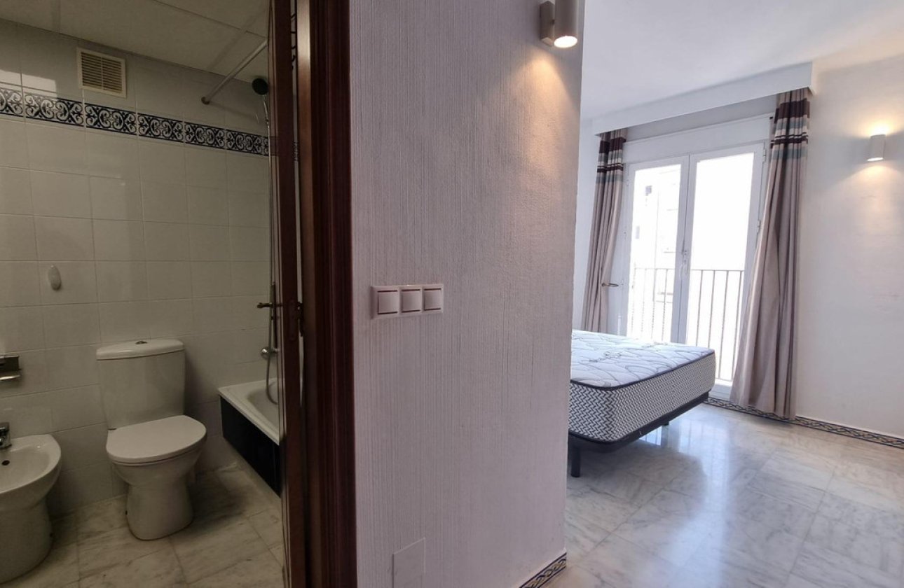 Resale - Apartment / flat -
Torrevieja - Torrevieja Centro