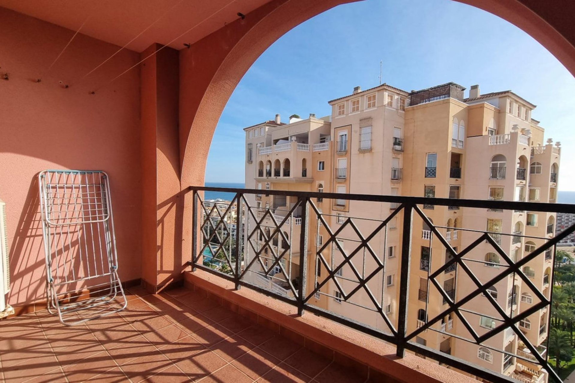 Resale - Apartment / flat -
Torrevieja - Torrevieja Centro