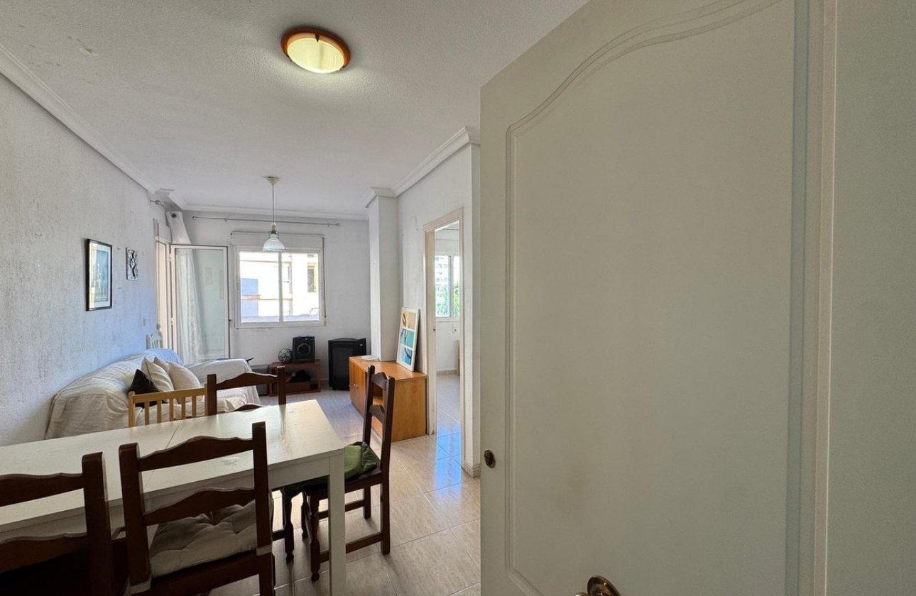 Resale - Apartment / flat -
Torrevieja - Torrevieja Centro