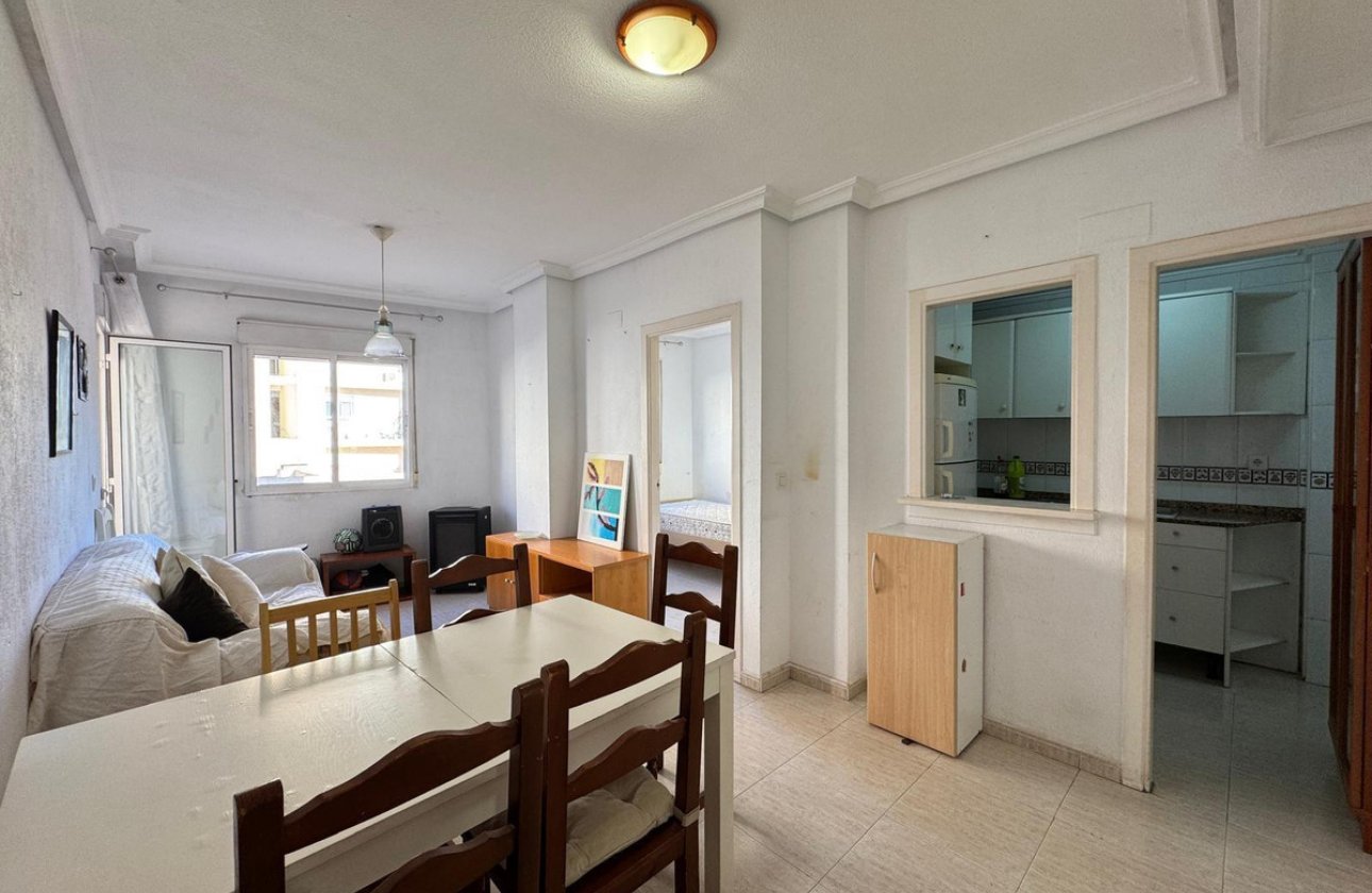 Resale - Apartment / flat -
Torrevieja - Torrevieja Centro