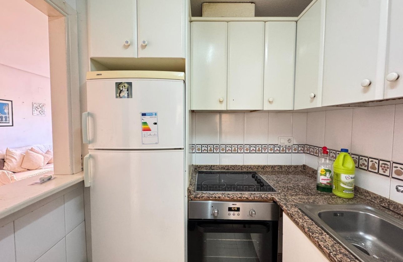 Resale - Apartment / flat -
Torrevieja - Torrevieja Centro