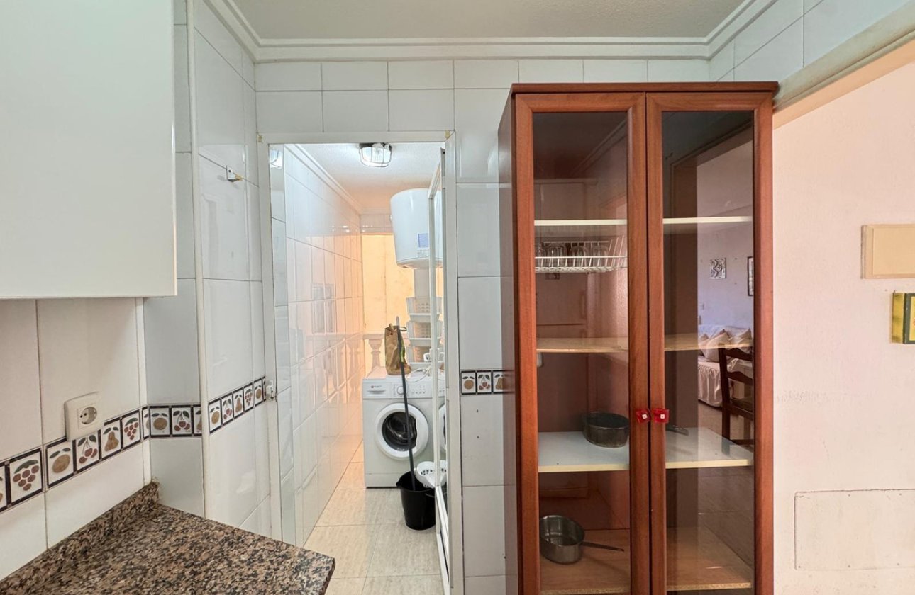 Resale - Apartment / flat -
Torrevieja - Torrevieja Centro