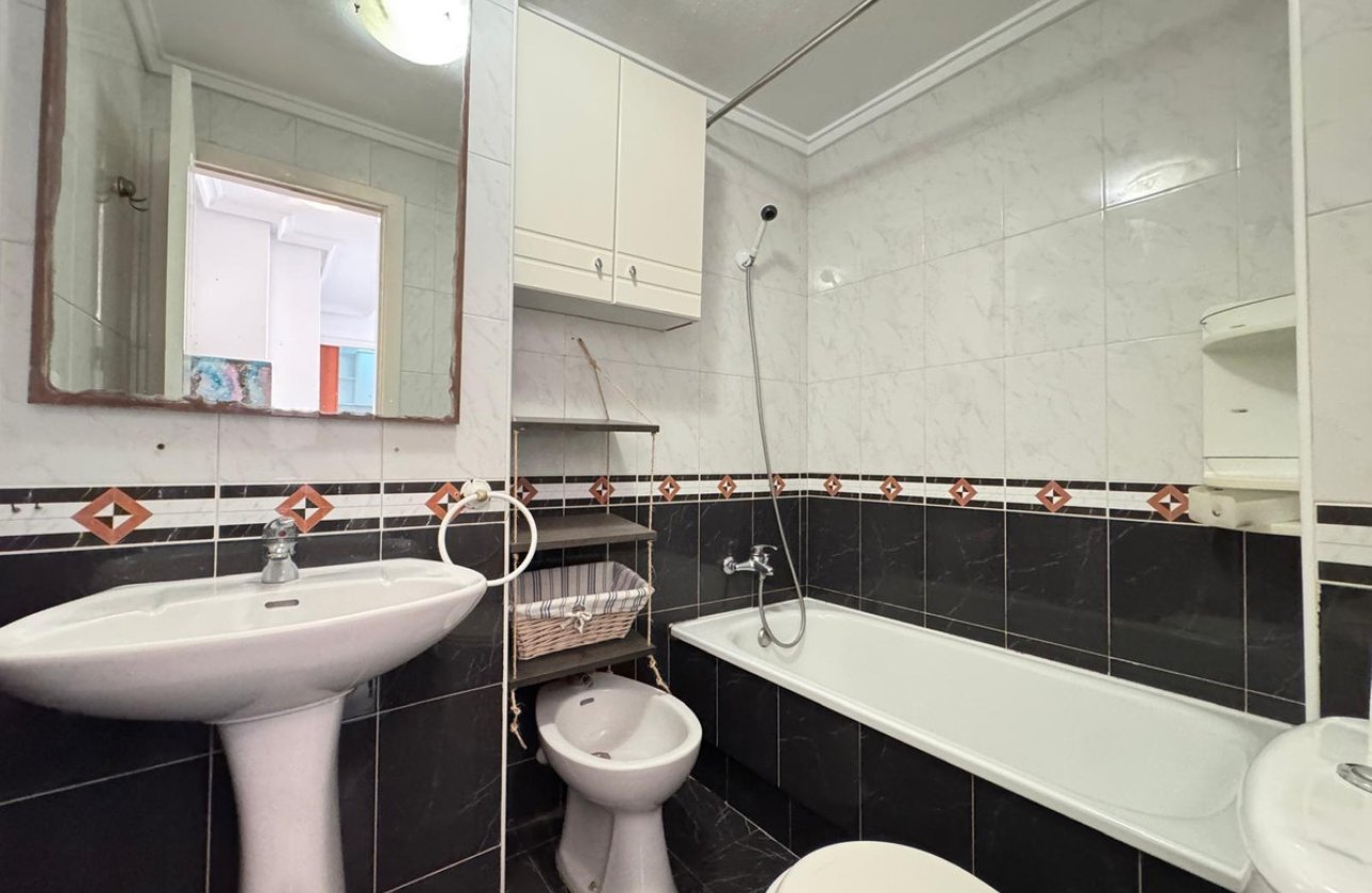 Resale - Apartment / flat -
Torrevieja - Torrevieja Centro