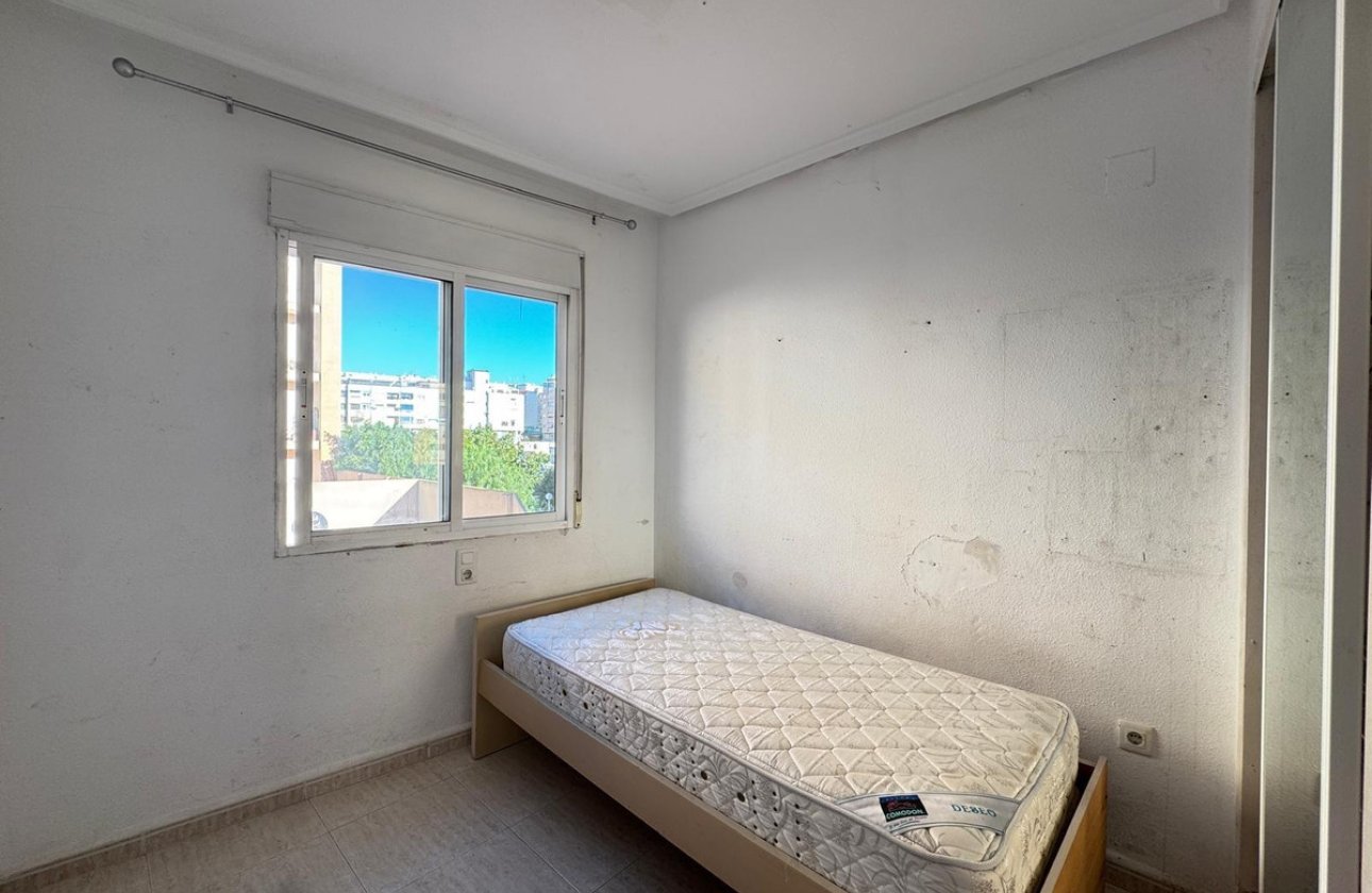 Resale - Apartment / flat -
Torrevieja - Torrevieja Centro