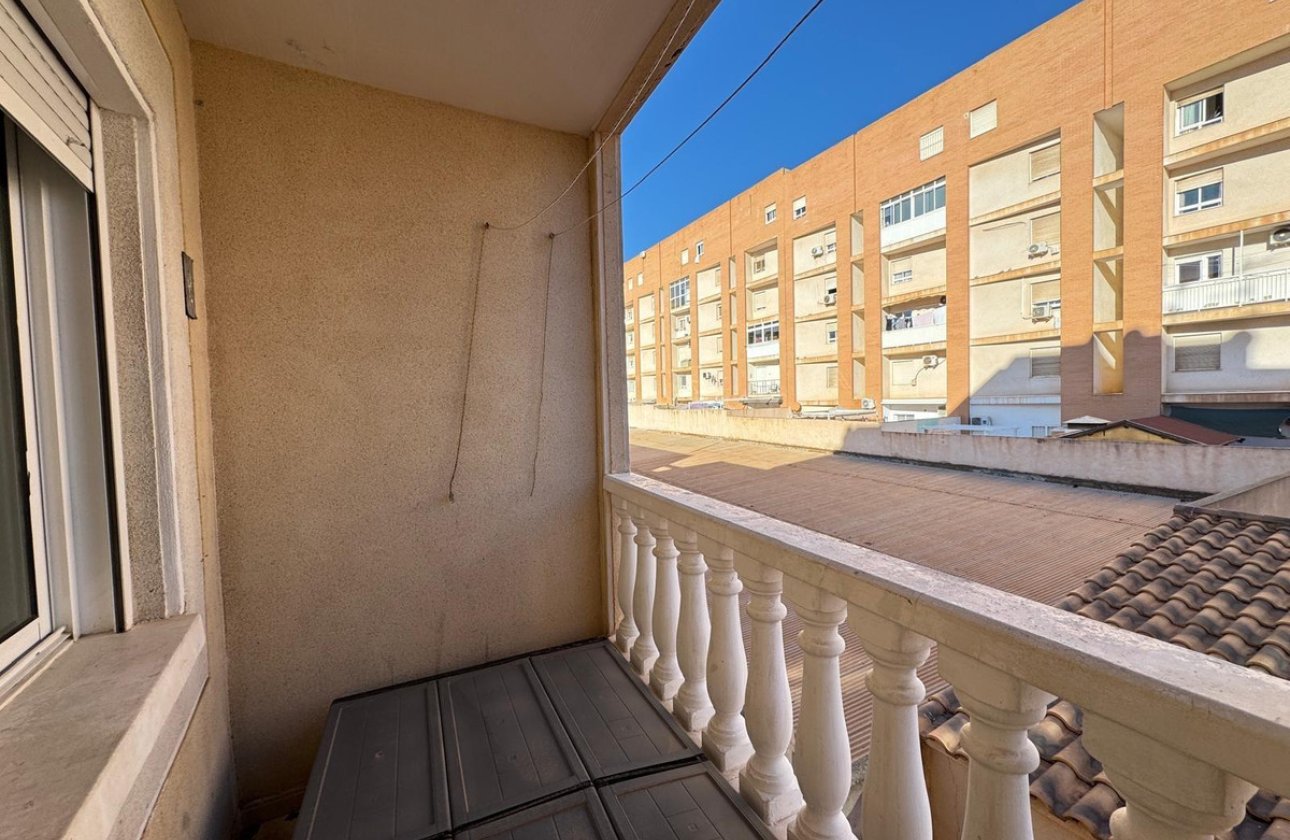 Resale - Apartment / flat -
Torrevieja - Torrevieja Centro