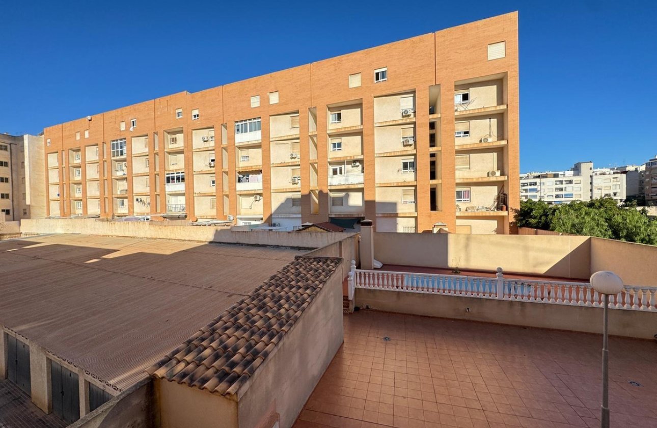 Resale - Apartment / flat -
Torrevieja - Torrevieja Centro