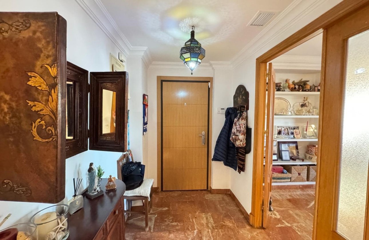 Resale - Apartment / flat -
Torrevieja - Torrevieja Centro