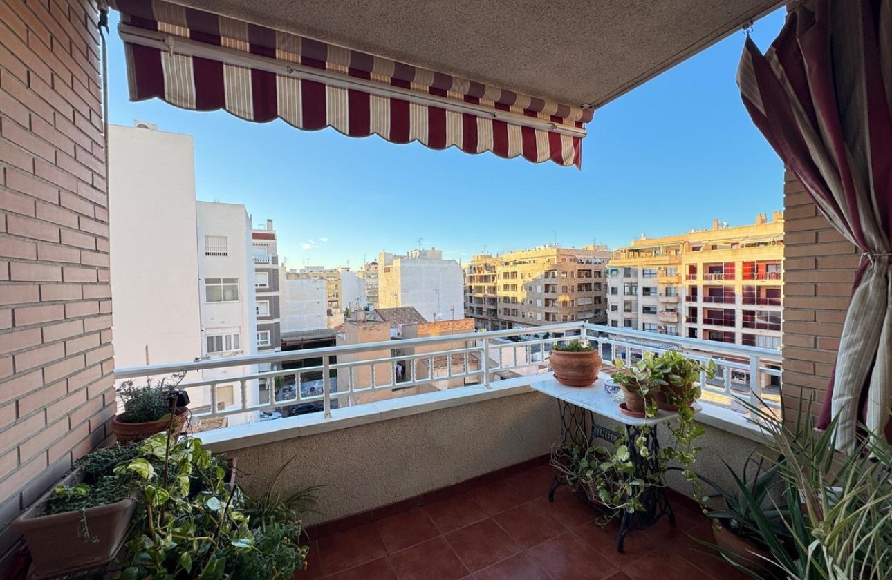 Resale - Apartment / flat -
Torrevieja - Torrevieja Centro