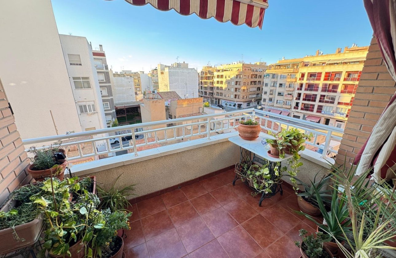 Resale - Apartment / flat -
Torrevieja - Torrevieja Centro