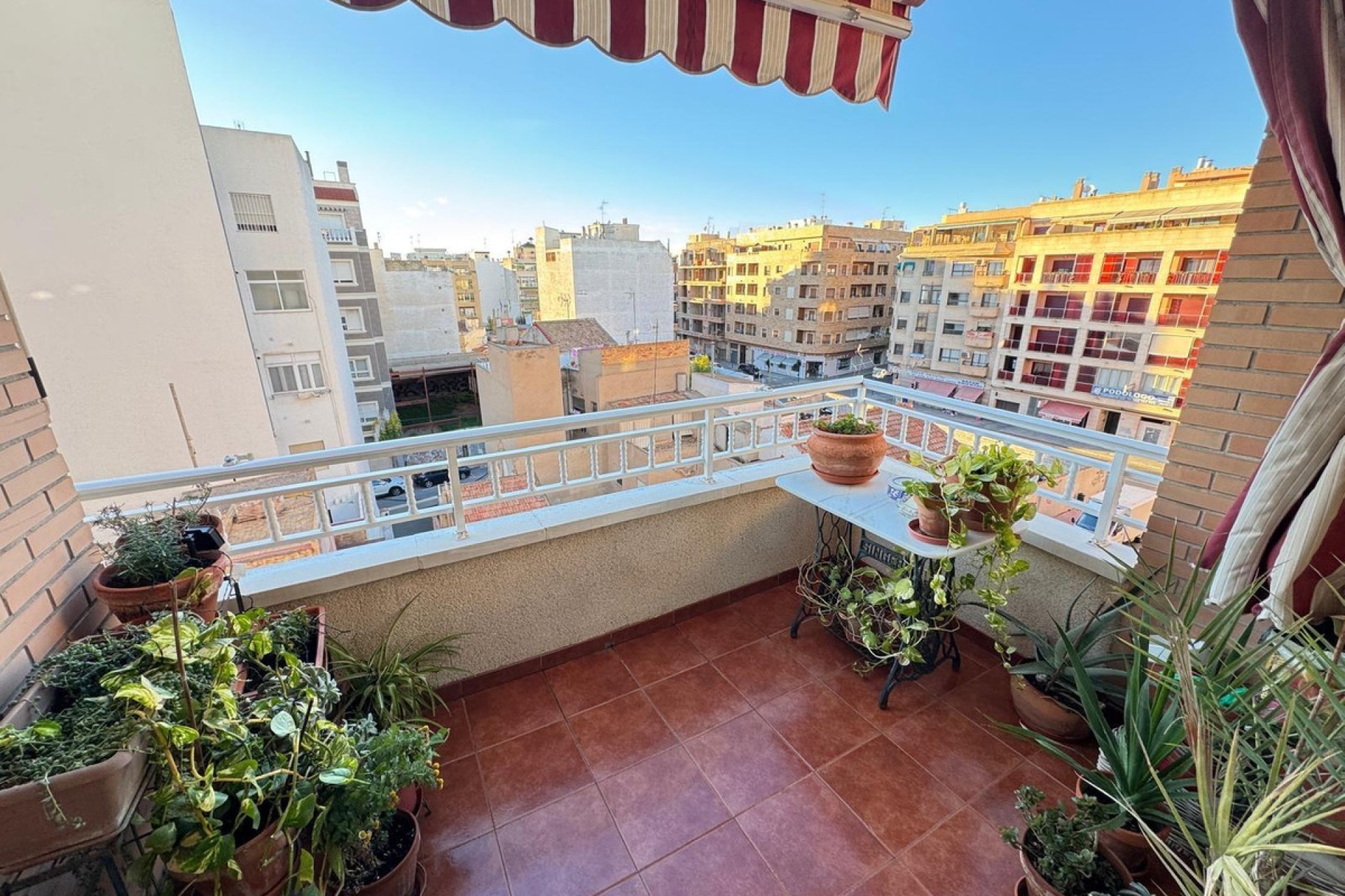 Resale - Apartment / flat -
Torrevieja - Torrevieja Centro