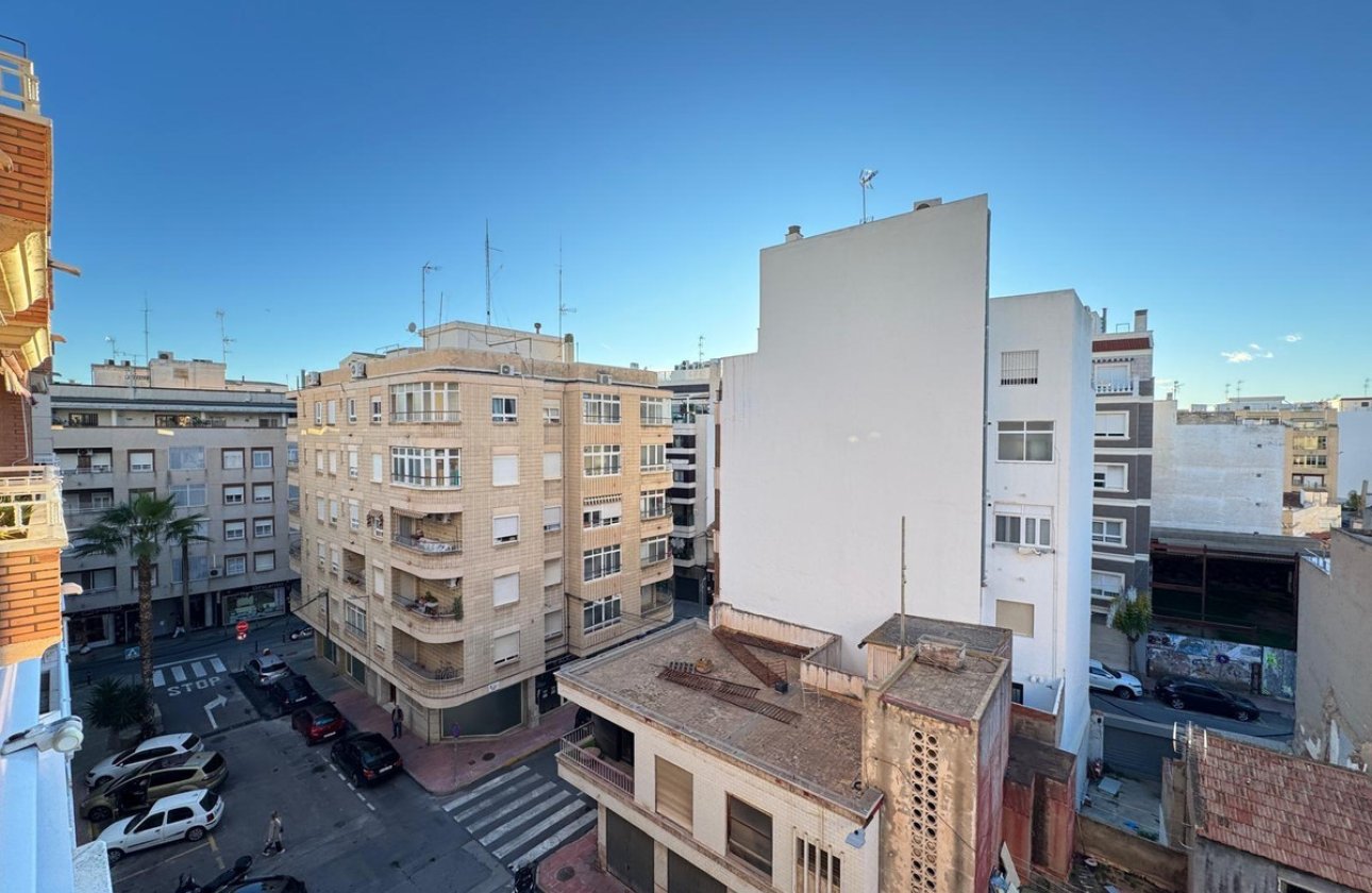 Resale - Apartment / flat -
Torrevieja - Torrevieja Centro