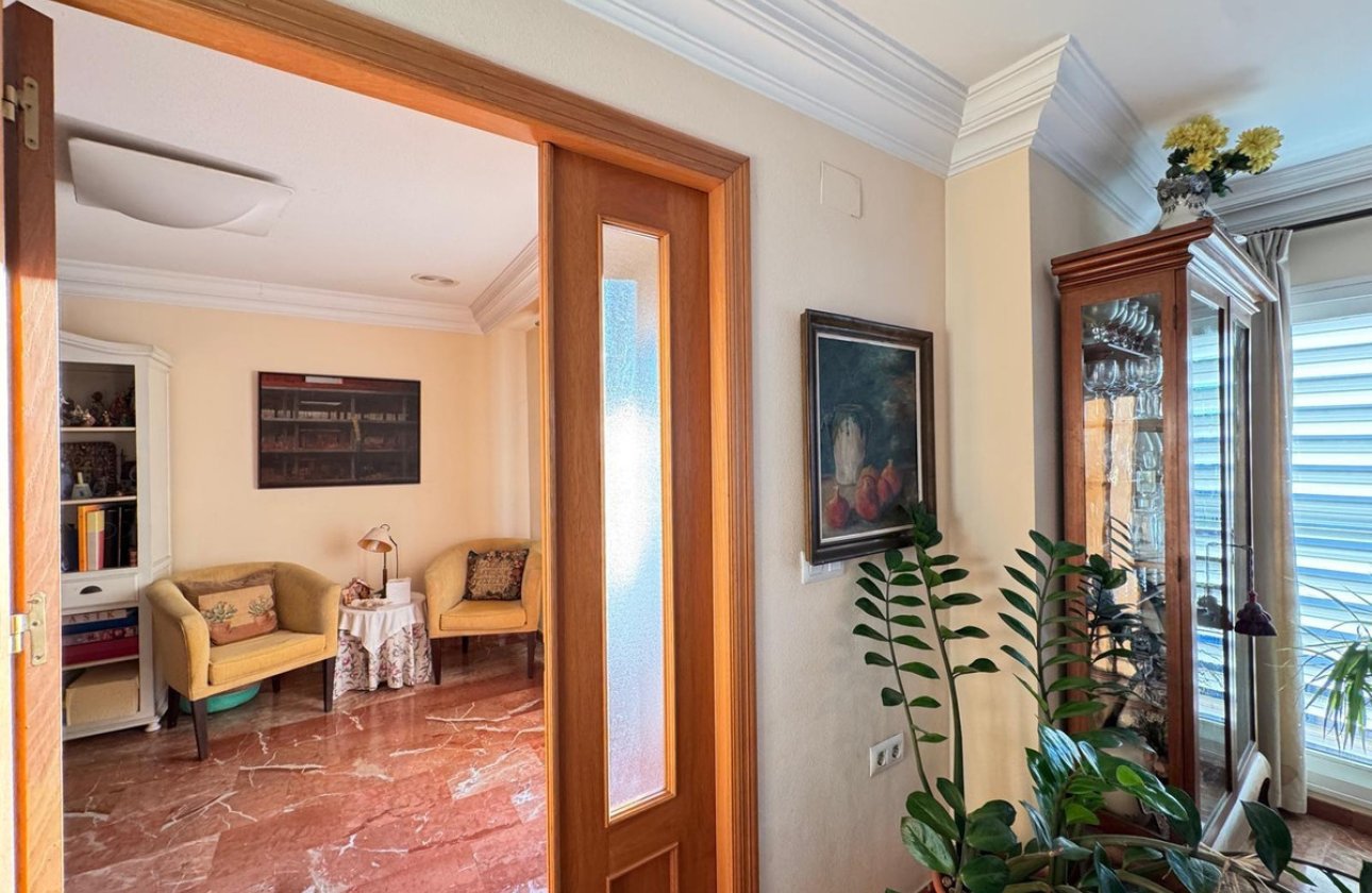 Resale - Apartment / flat -
Torrevieja - Torrevieja Centro