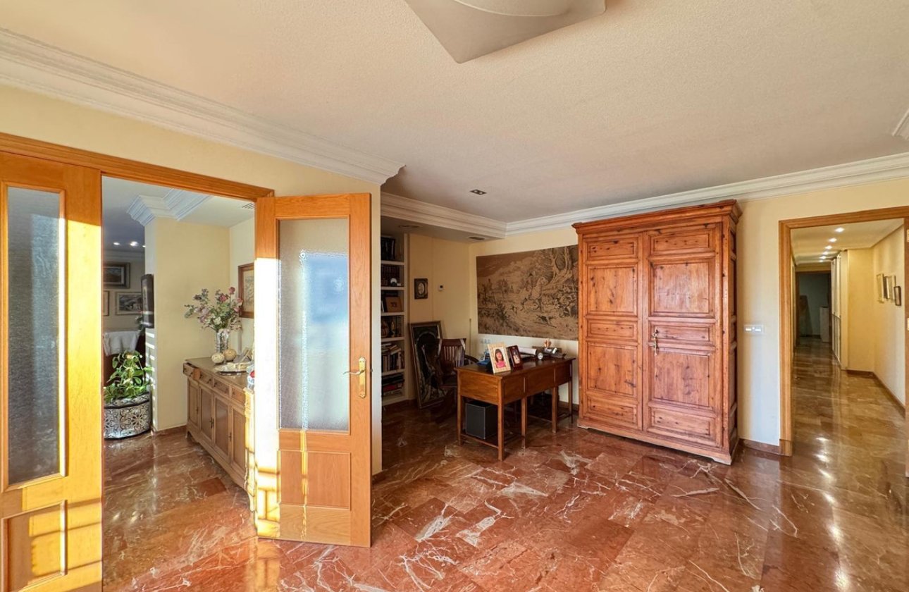 Resale - Apartment / flat -
Torrevieja - Torrevieja Centro