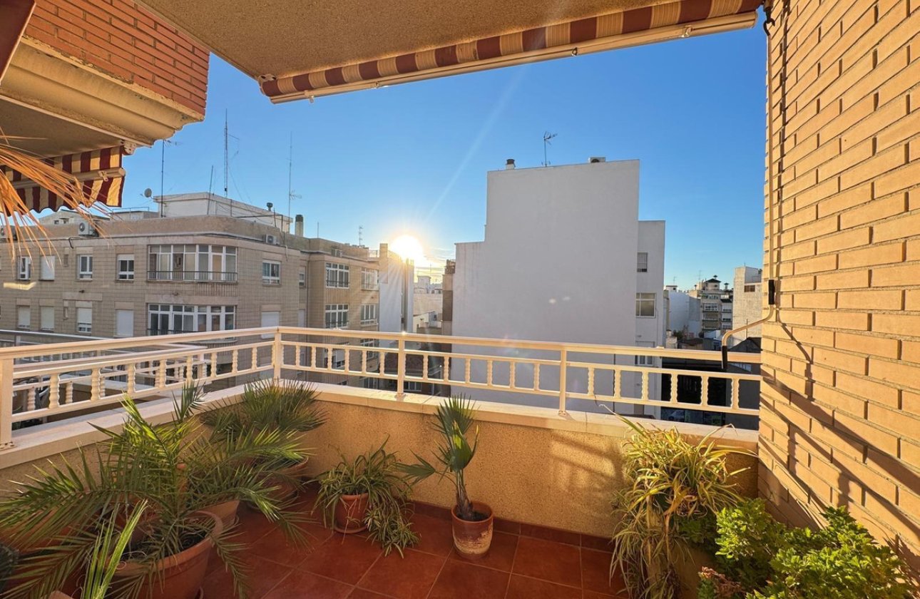 Resale - Apartment / flat -
Torrevieja - Torrevieja Centro