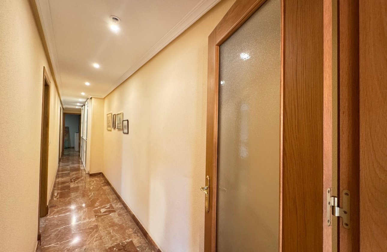Resale - Apartment / flat -
Torrevieja - Torrevieja Centro