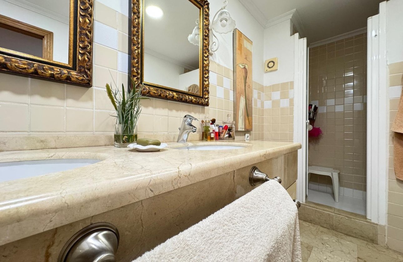 Resale - Apartment / flat -
Torrevieja - Torrevieja Centro