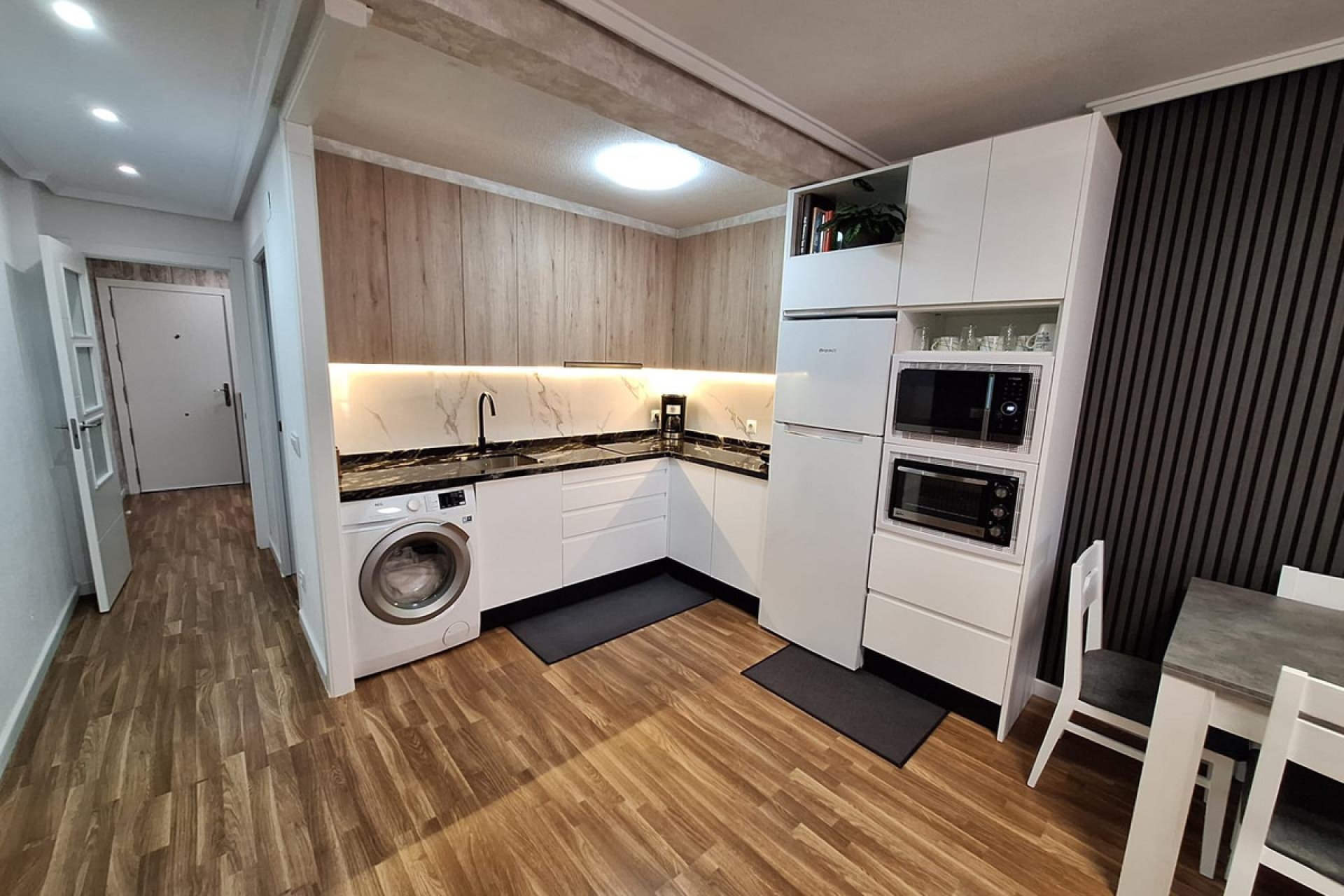 Resale - Apartment / flat -
Torrevieja - Torrevieja Centro