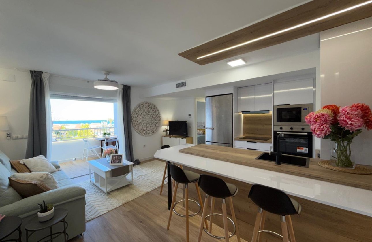 Resale - Apartment / flat -
Torrevieja - Torrevieja Centro