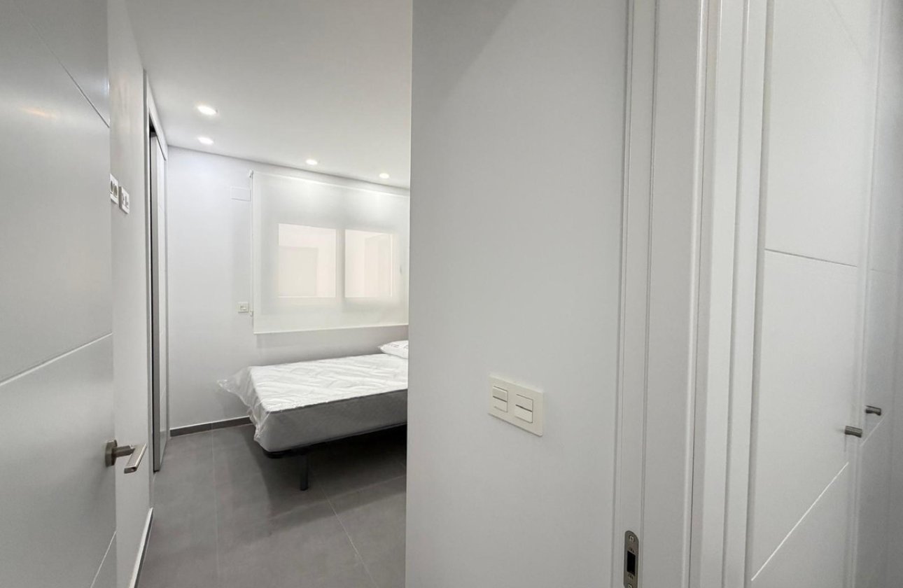 Resale - Apartment / flat -
Torrevieja - Torrevieja Centro