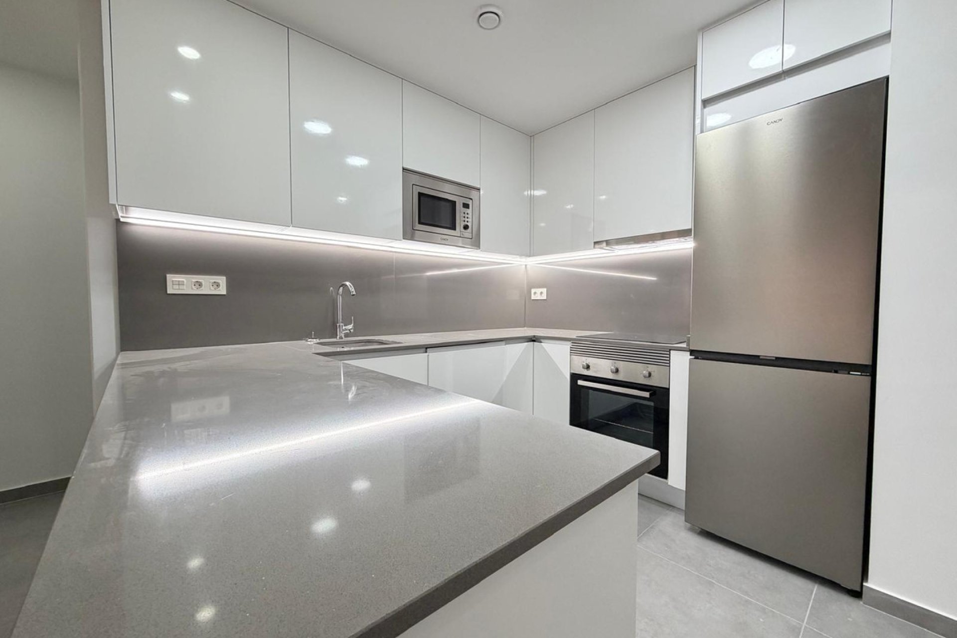 Resale - Apartment / flat -
Torrevieja - Torrevieja Centro