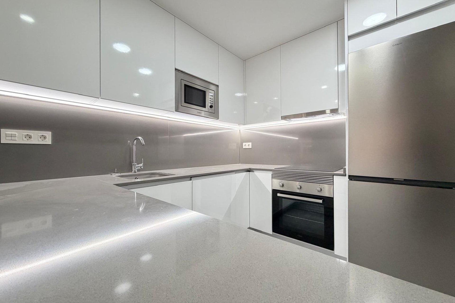 Resale - Apartment / flat -
Torrevieja - Torrevieja Centro