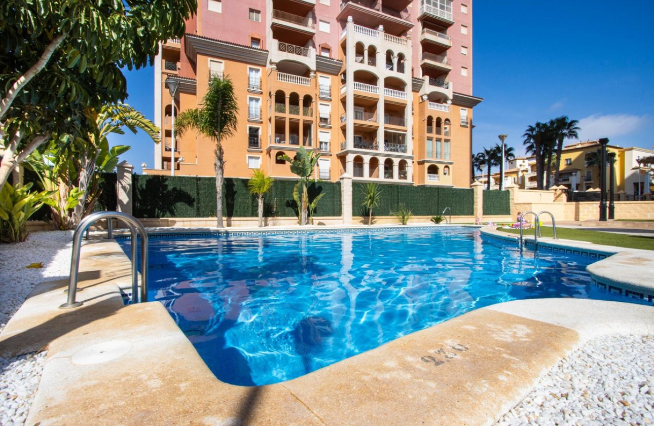 Resale - Apartment / flat -
Torrevieja - Torrevieja Centro