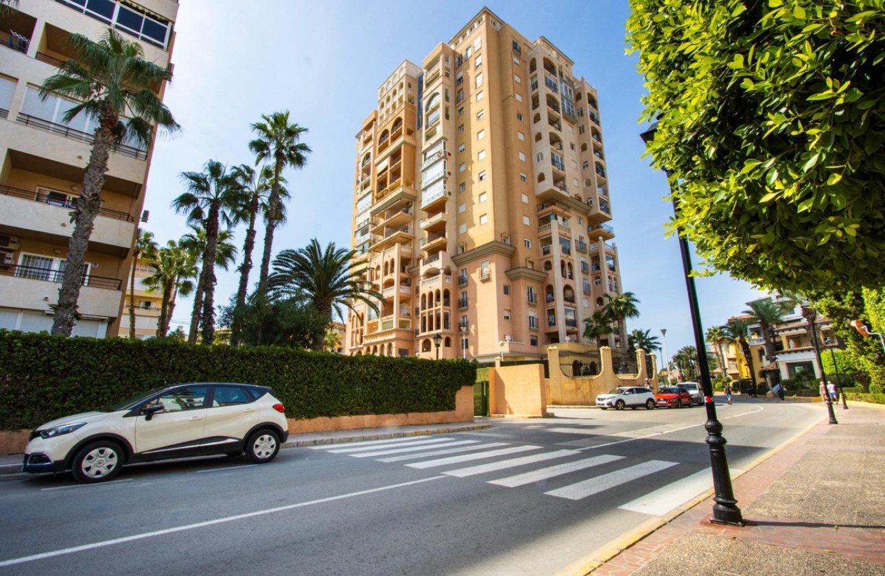 Resale - Apartment / flat -
Torrevieja - Torrevieja Centro