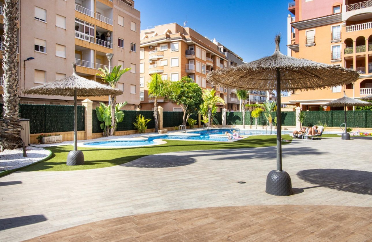 Resale - Apartment / flat -
Torrevieja - Torrevieja Centro