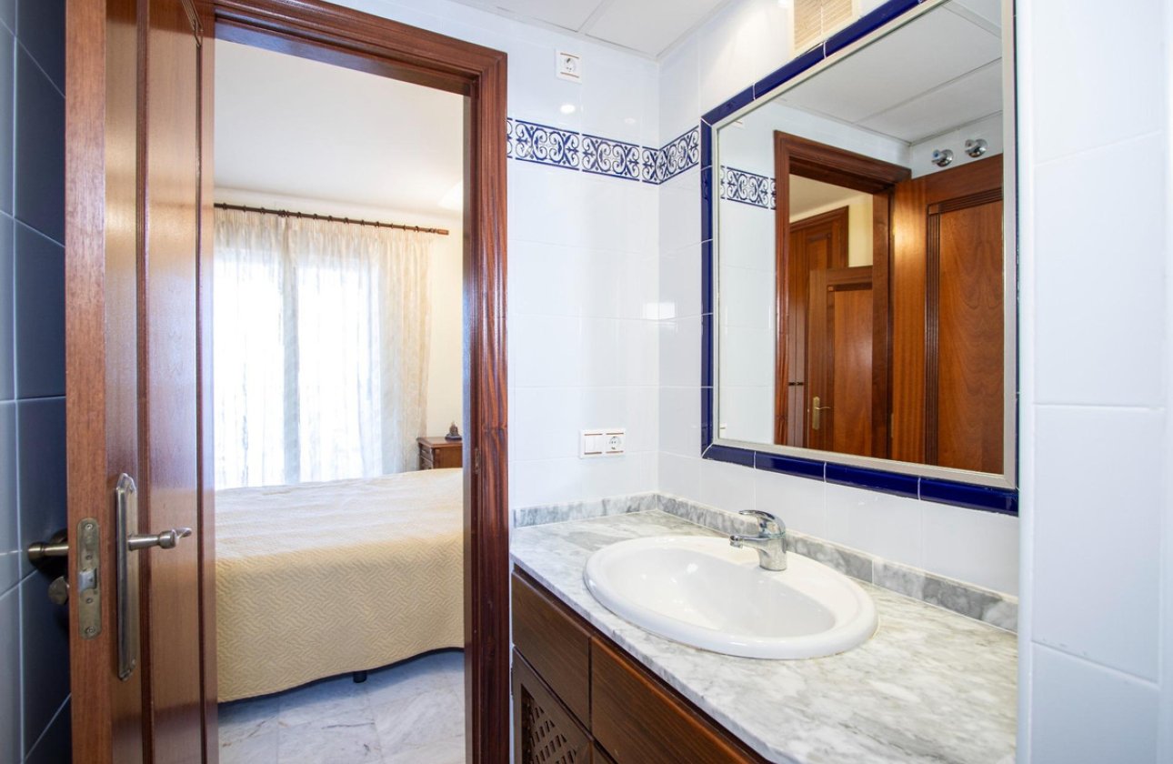 Resale - Apartment / flat -
Torrevieja - Torrevieja Centro